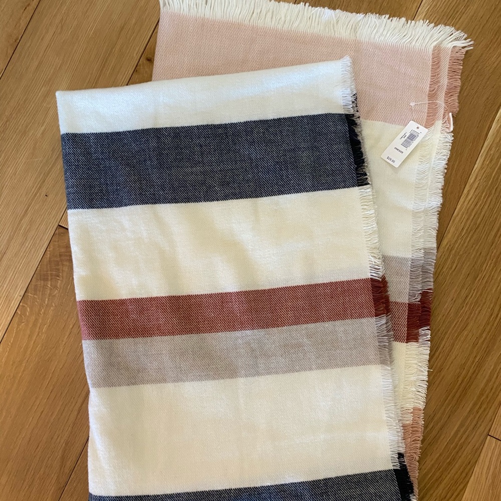 Gap scarf